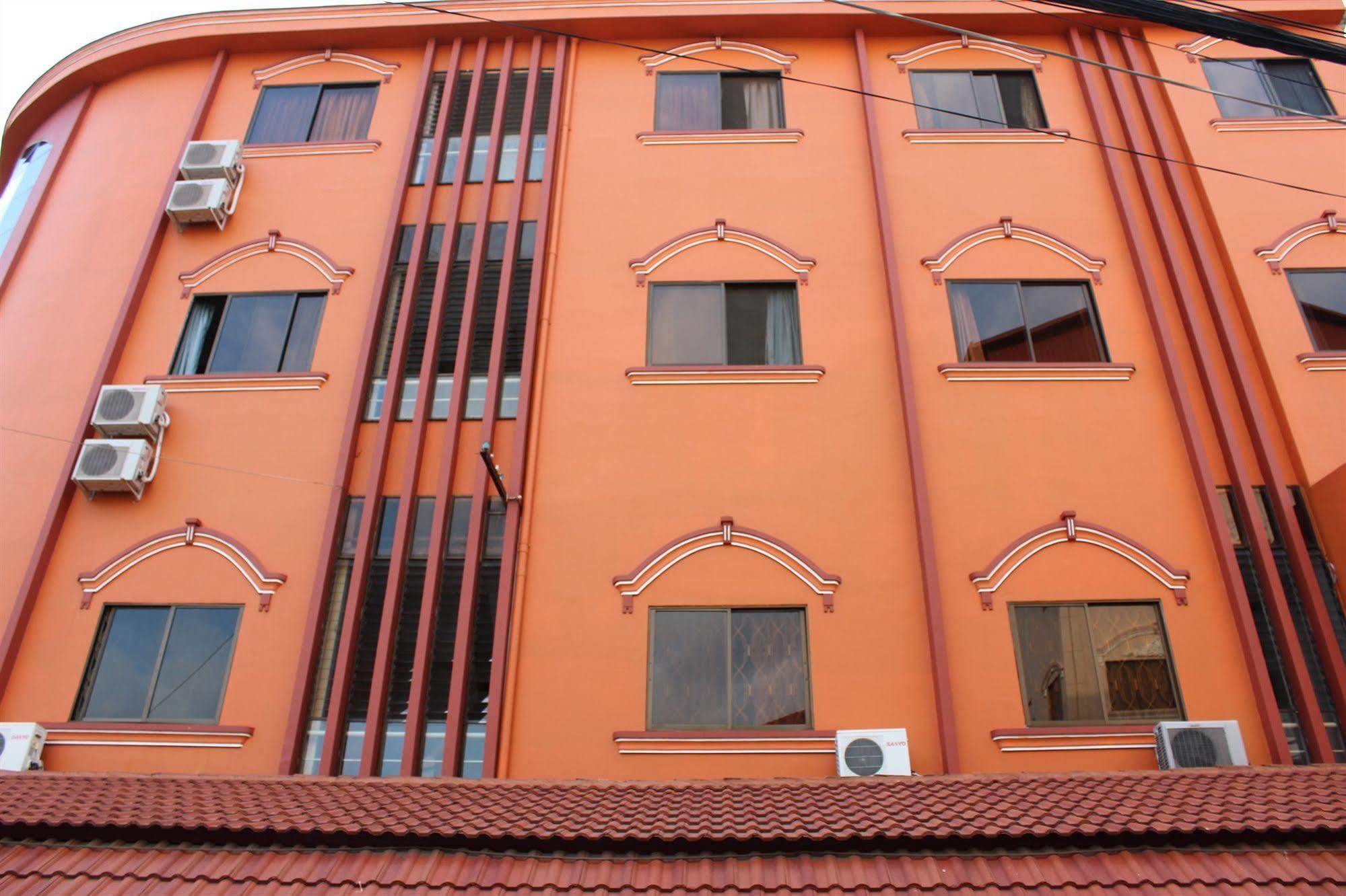 Lucky 1 Guesthouse Phnom Penh Exterior foto